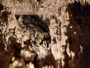 b_tropfsteine-in-der-kolbinger-hoehle